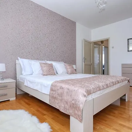Rita Sea View Апартаменти